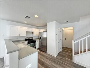 10596 Corte Sierra St in Las Vegas, NV - Foto de edificio - Building Photo