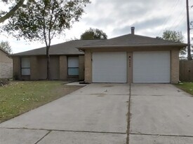 2802 N Spring Dr in Spring, TX - Building Photo