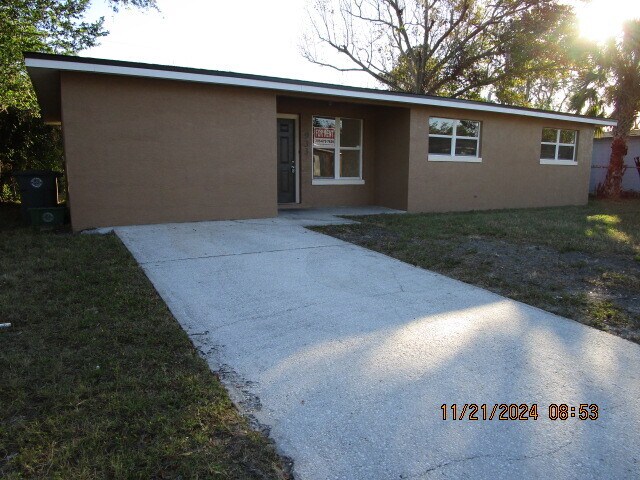 933 Lewis Dr in Daytona Beach, FL - Building Photo