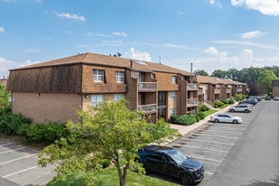 Woodbridge Terrace in Woodbridge, NJ - Building Photo