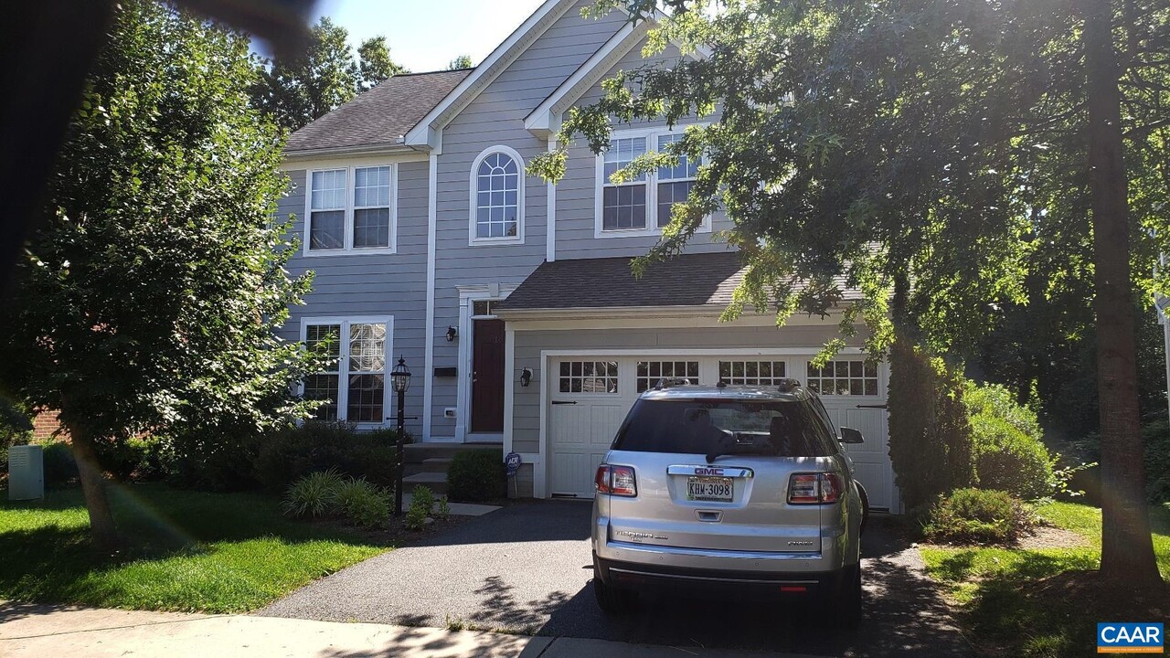618 Rainier Rd in Charlottesville, VA - Building Photo