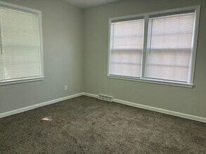 1053 N Terrace Dr in Wichita, KS - Building Photo - Building Photo