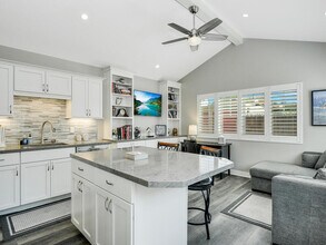 525 C Ave in Coronado, CA - Building Photo - Building Photo