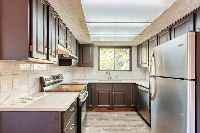 124 Deerview Dr SE in Calgary, AB - Building Photo - Building Photo