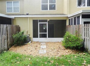 6403 Osprey Lake Cir in Riverview, FL - Foto de edificio - Building Photo