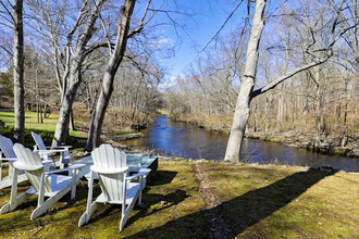 87 Red Coat Rd in Westport, CT - Building Photo - Building Photo