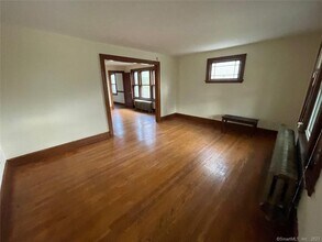 36 Oakwood Ave in West Hartford, CT - Building Photo - Building Photo
