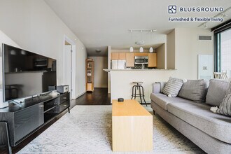 225 N Columbus Dr in Chicago, IL - Building Photo - Building Photo