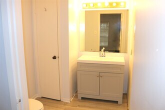 7 Manning Ln in Madisonville, TX - Building Photo - Building Photo