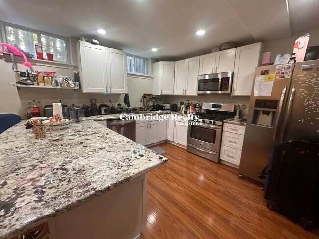 227 Norfolk St, Unit 2T in Cambridge, MA - Building Photo - Building Photo