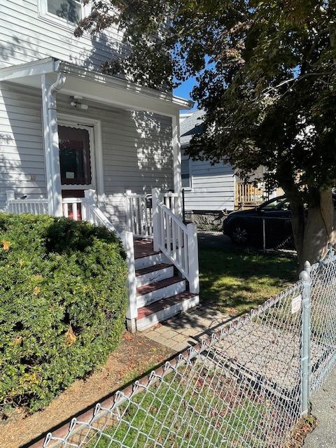 32 Silver St, Unit 1 in Quincy, MA - Foto de edificio - Building Photo