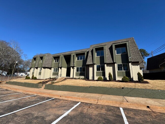 1128 W College St Ext in Griffin, GA - Building Photo - Building Photo