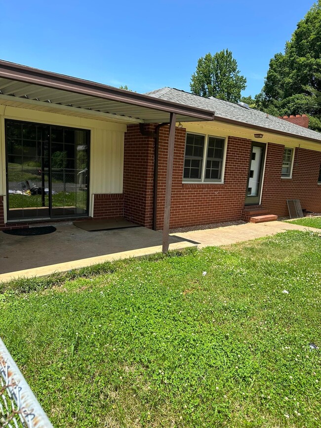 125 New Creed Ln in Mount Airy, NC - Building Photo - Building Photo