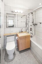 400 E 54th St in New York, NY - Building Photo - Building Photo