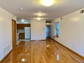 422A Warren St, Unit 1 in Harrison, NJ - Foto de edificio - Building Photo