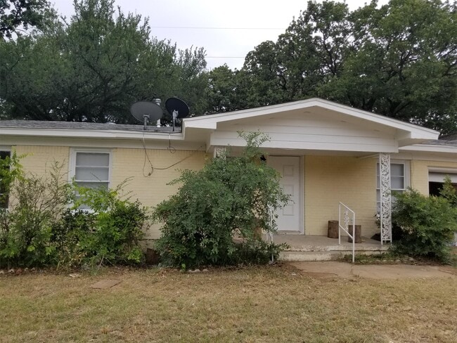 property at 5908 Maceo Ln