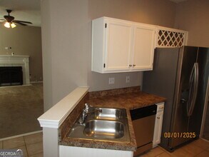 6972 Harbor Town Way in Stone Mountain, GA - Foto de edificio - Building Photo