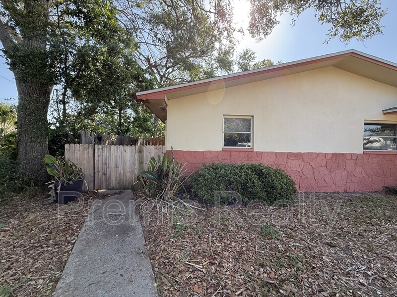 11941 144th St in Largo, FL - Foto de edificio