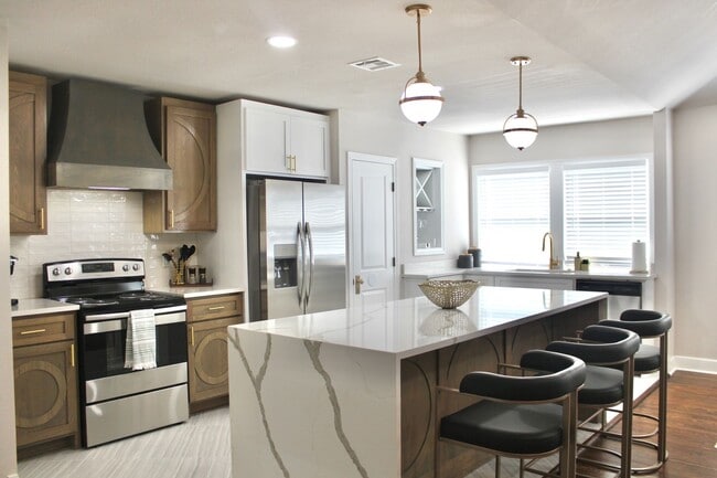 property at 306 N Rosedale Ave