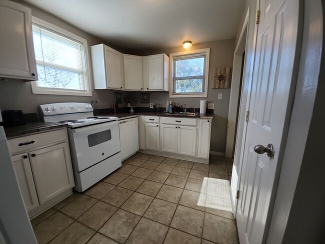 1902 Grant St in Nederland, TX - Foto de edificio - Building Photo