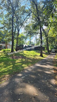 1021 Stewart Ave in Florence, AL - Foto de edificio - Building Photo