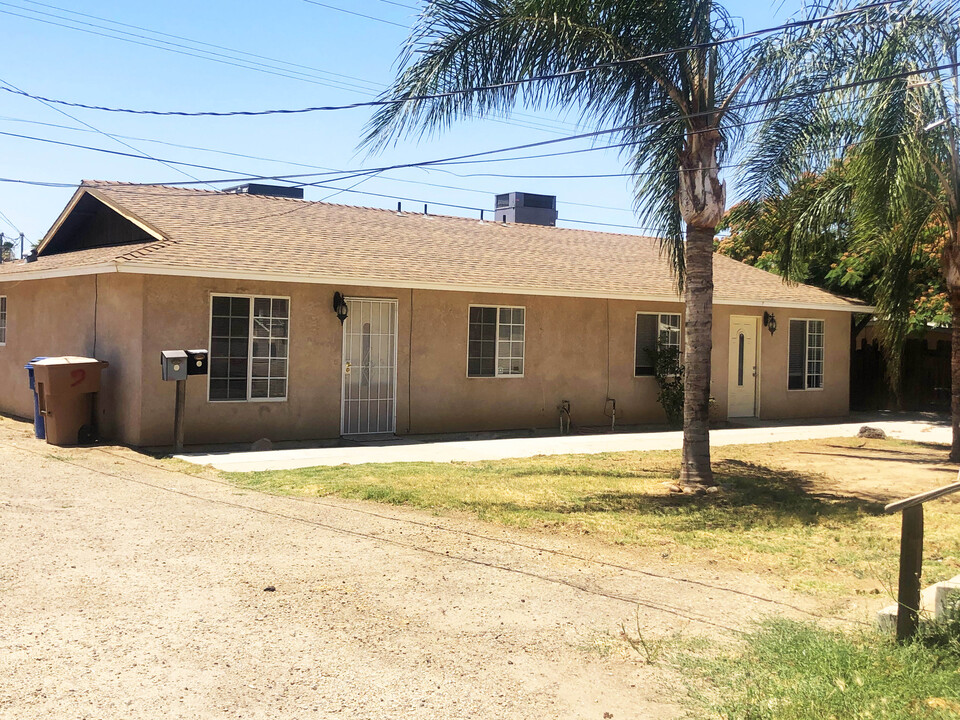 1401 Woodrow Ave in Bakersfield, CA - Building Photo