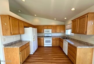 210 Emigrant Wy in Fernley, NV - Building Photo - Building Photo