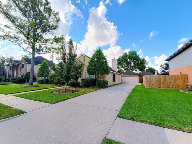 1512 Pine Ridge Ln in Pearland, TX - Building Photo - Building Photo