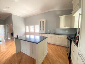 66 Dudley St, Unit 3 in Medford, MA - Foto de edificio - Building Photo