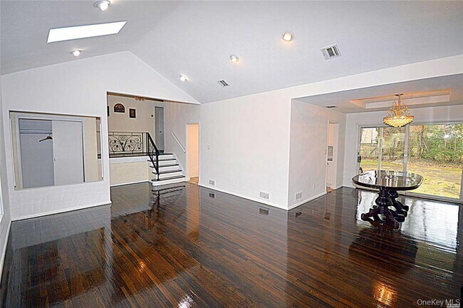 5 Gilbert Rd in Kings Point, NY - Building Photo - Building Photo