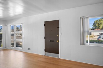 13820 Burbank Blvd, Unit 13820 in Sherman Oaks, CA - Building Photo - Building Photo