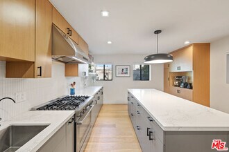 838 N Mansfield Ave in Los Angeles, CA - Building Photo - Building Photo