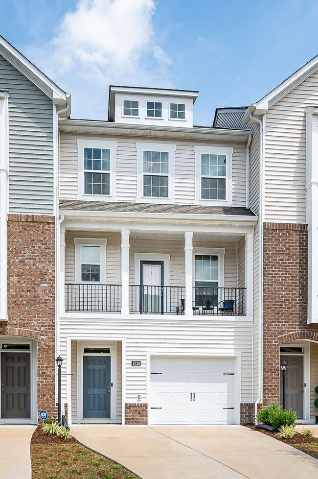 6220 W Stonepath Garden Dr in Chester, VA - Building Photo - Building Photo