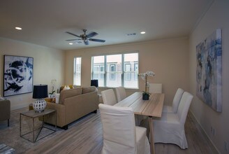 Hartford Townhomes in Dallas, TX - Foto de edificio - Interior Photo