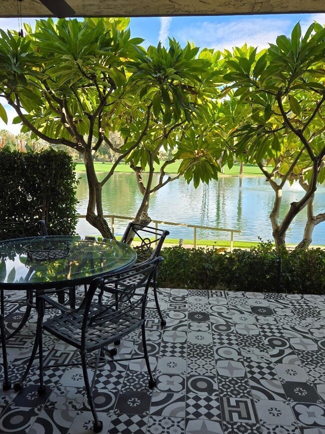 910 Island Dr in Rancho Mirage, CA - Building Photo - Building Photo