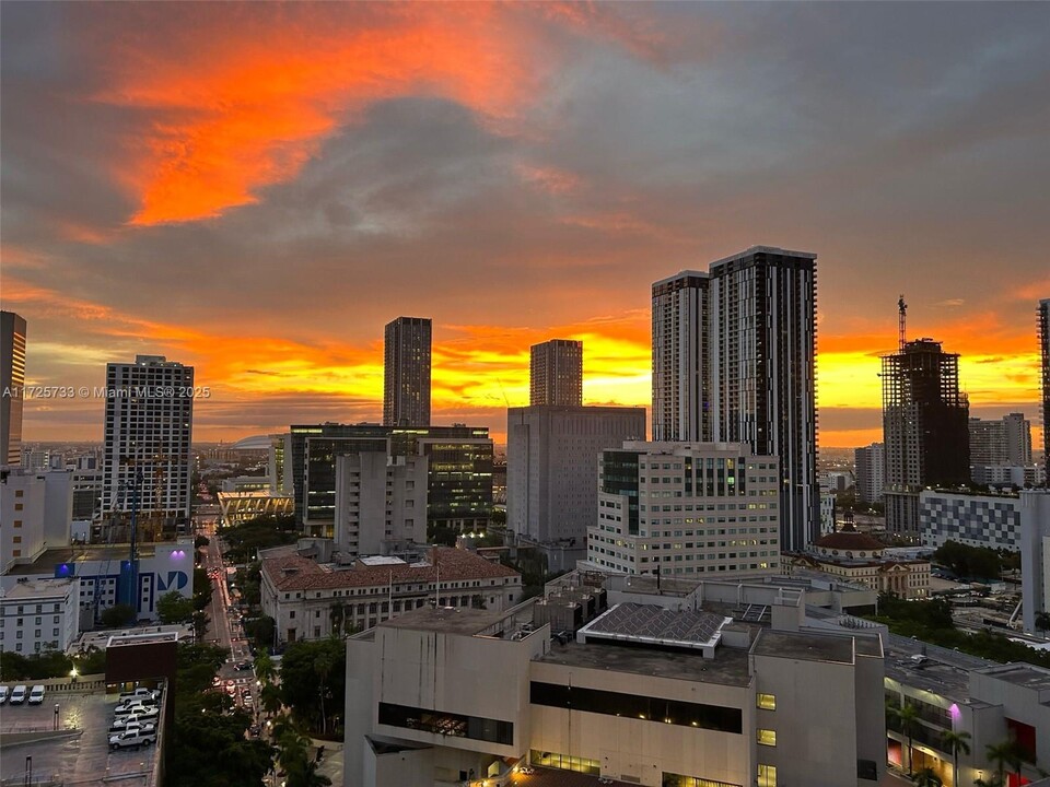 234 NE 3rd St, Unit 2001 in Miami, FL - Foto de edificio