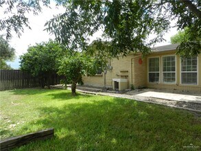23 E Samano St in Edinburg, TX - Building Photo - Building Photo