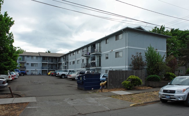 La Fonda Apartments in Corvallis, OR - Building Photo - Building Photo