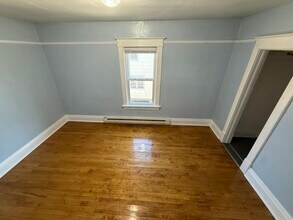 124 5th St S, Unit 2-Upper in Virginia, MN - Building Photo - Building Photo