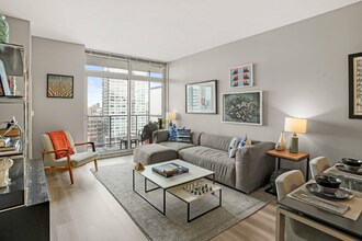 730 N Clark St in Chicago, IL - Building Photo - Building Photo