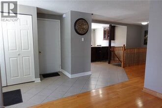 21 Maitland Dr in Barrie, ON - Building Photo - Building Photo