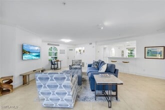 376 3rd St S in Naples, FL - Building Photo - Building Photo