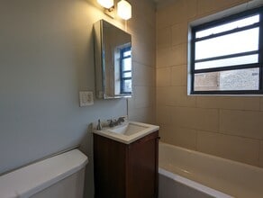 4735 N Hermitage Ave, Unit 407 in Chicago, IL - Building Photo - Building Photo