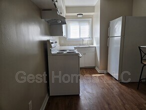 26251 Gibraltar Rd in Flat Rock, MI - Building Photo - Building Photo