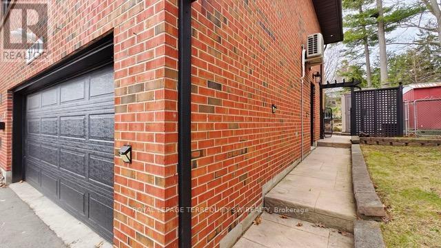 3170 The Credit Woodlands in Mississauga, ON - Building Photo - Building Photo