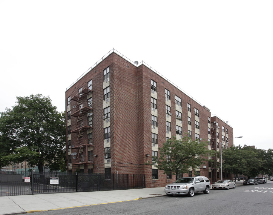 563 Dumont Ave in Brooklyn, NY - Building Photo