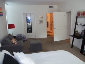 1905 S Wolf Rd, Unit Bluestem including Garage in Hillside, IL - Foto de edificio - Building Photo