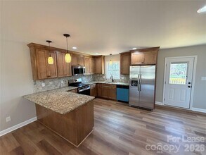 1296 Micol Rd in Newton, NC - Foto de edificio - Building Photo