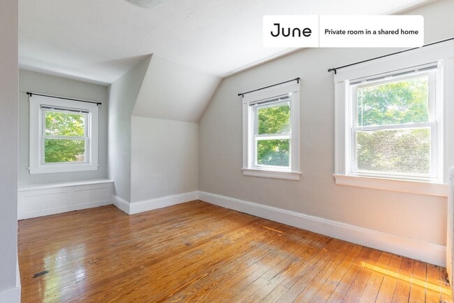 Private bedroom in 9 bed/2 bath Home in Boston, MA - Building Photo - Building Photo
