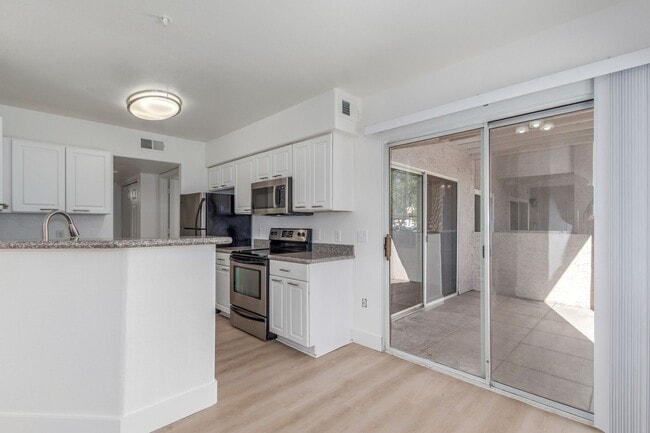 1295 N Ash St in Gilbert, AZ - Foto de edificio - Building Photo